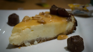 New York Cheesecake mit Snickers Topping