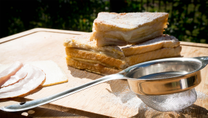 Gegrilltes Monte Cristo Sandwich