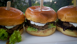 Französischer Ziegenkäse Burger mit Feigensenf Mayonnaise
