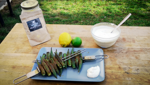 Okraschoten mit Sour Cream Dip