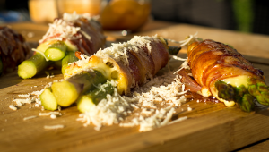 Grüner Spargel mit Bacon