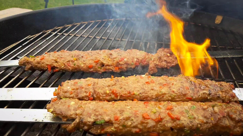 Adana Kebab grillen