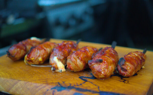 Glasierte Bacon Bomb Cheese Lollipops