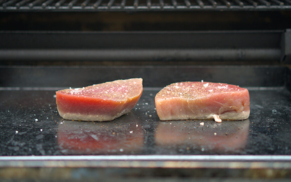 Frischen Thunfisch grillen