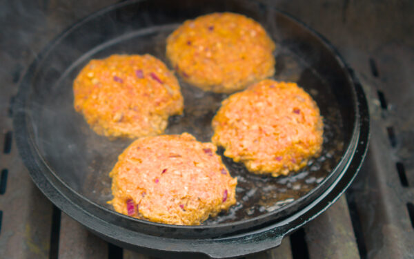 Frikadellen in Butter braten