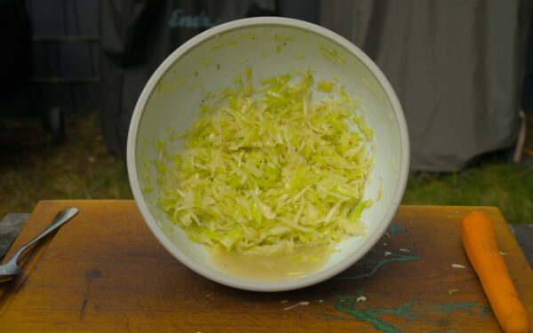 Balkan Krautsalat würzen