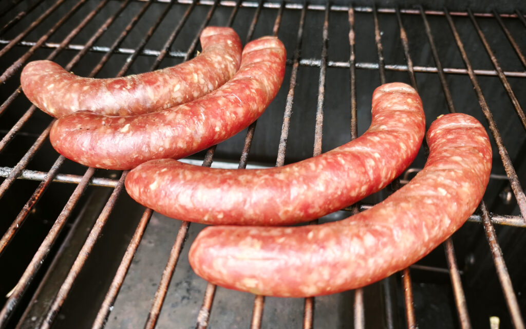 Chili Dog Half-Smokes im Smoker zubereiten