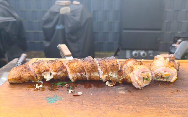 Rolle in gleichmäßige Pinwheels schneiden