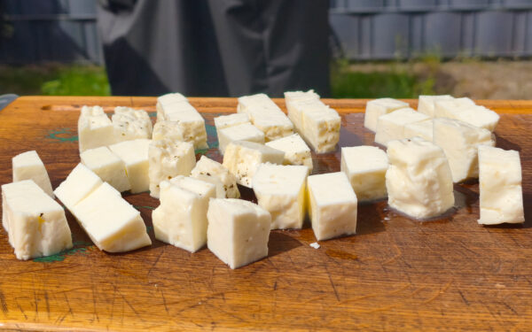 Halloumi schneiden
