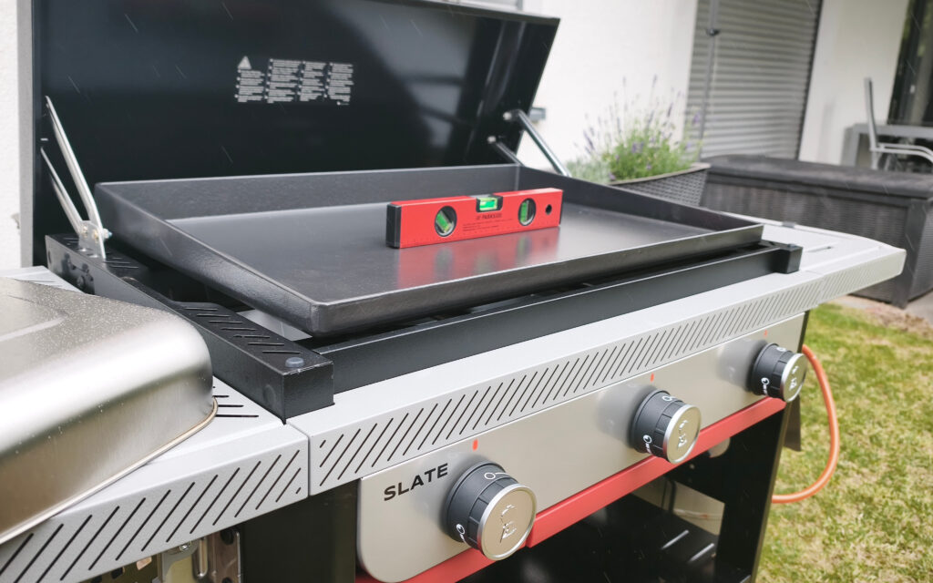 Weber Plancha in waage bringen