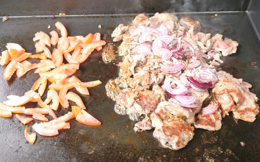 Lomo Saltado Philly Cheesesteak von der Plancha – Peru trifft Philadelphia