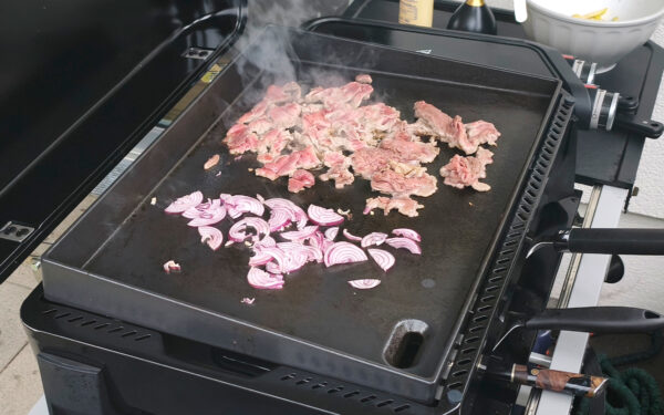 Rindfleisch auf der Weber Slate GP 56 Rindfleisch auf der Weber Slate GP 56