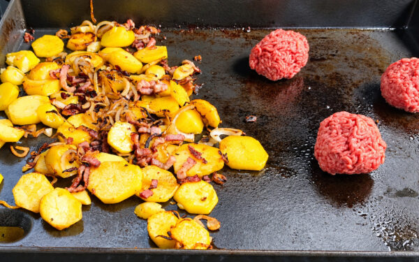 Smash Burger zu Bratkartoffeln Smash Burger zu Bratkartoffeln